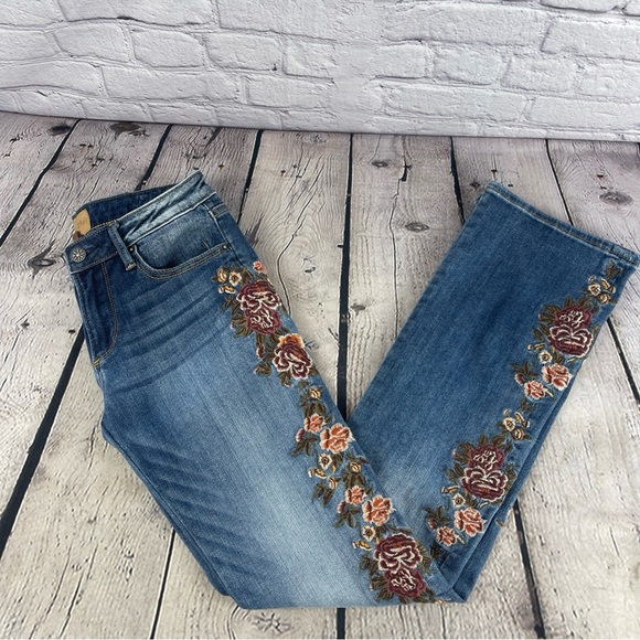 Driftwood Kelly Jeans Women’s 26 (27x32) Floral Embroidered Boot Cut Stretch - Picture 1 of 11